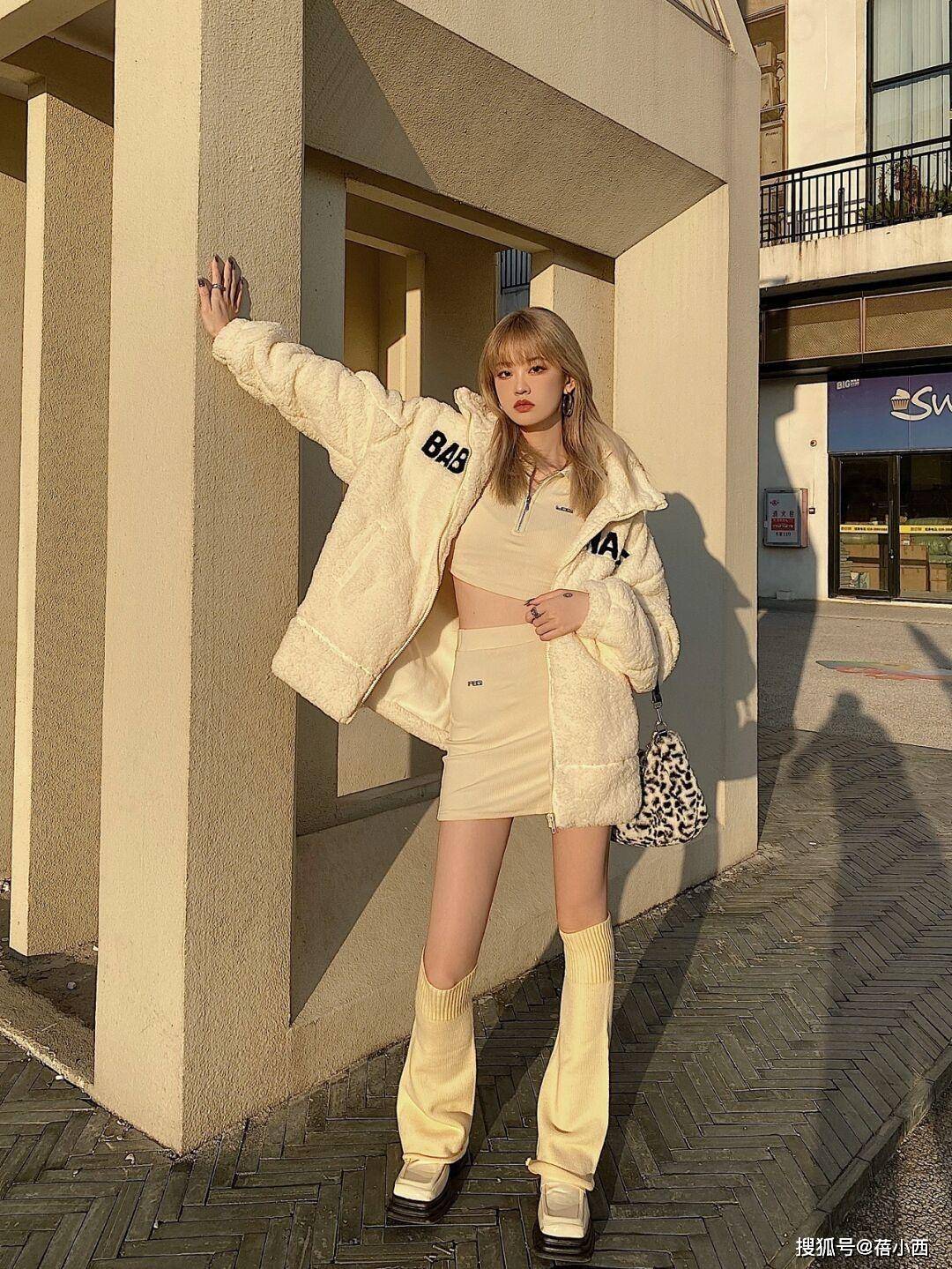 get 今冬get一件“白色羊羔绒外套”,软软糯糯拿捏温柔感,让人心动