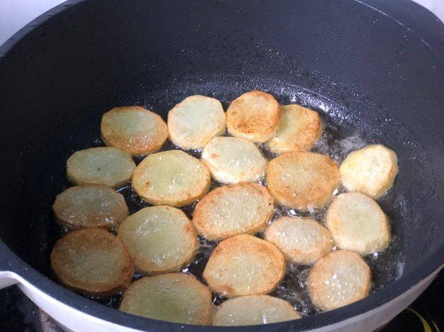 做法|做干锅土豆片,别直接炒,教你正确做法,滋味浓郁口感好,比肉香