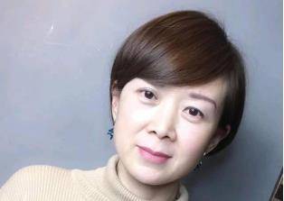 更年期47岁阿姨皮肤松弛，皱纹变多，若常做“1”事，肌肤细腻，气色佳