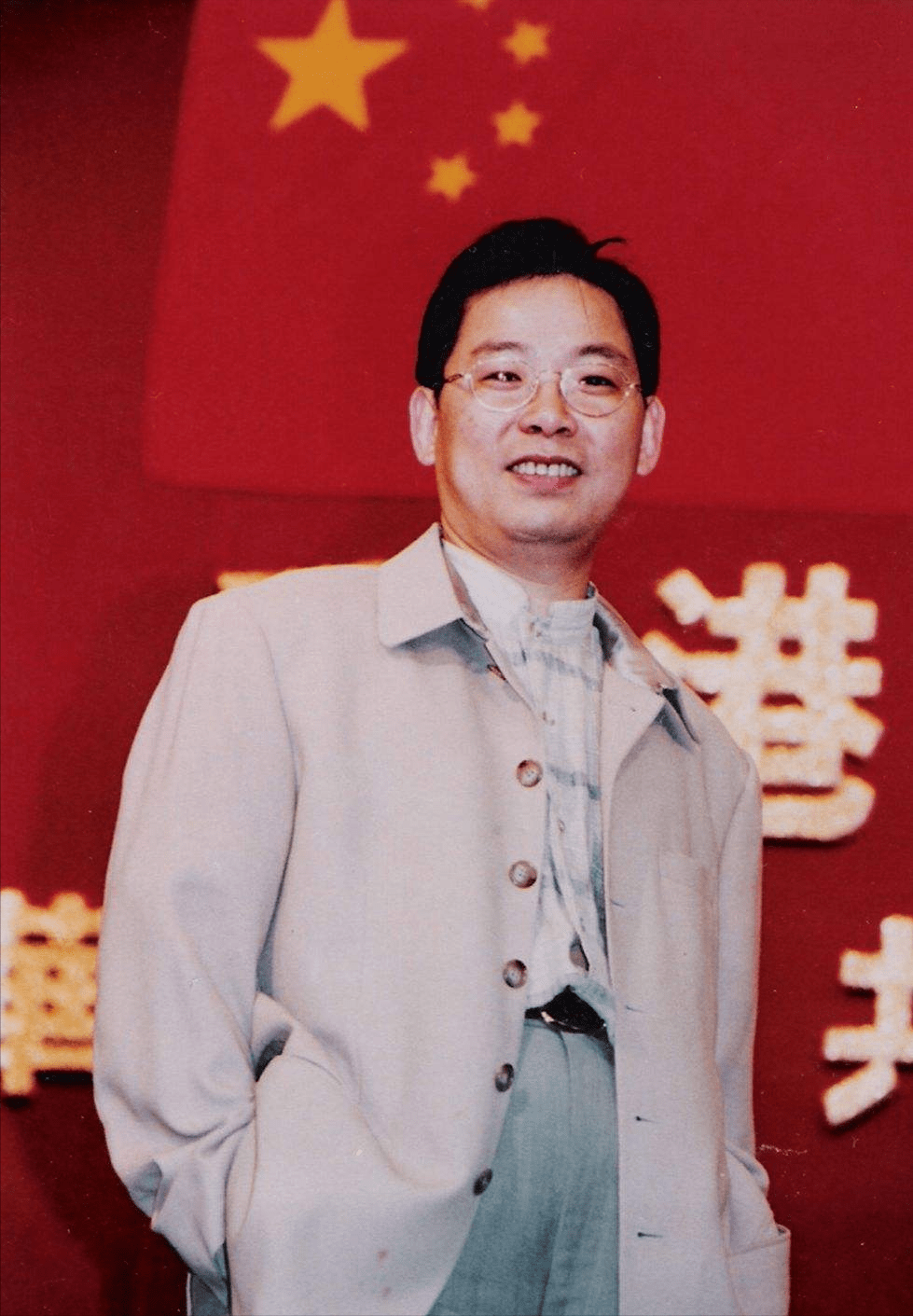 《我的中国心》张明敏,爱国他不是说说而已,他还卖掉了房子和车_黄一