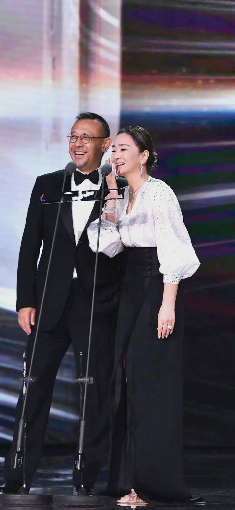 阿云嘎 北影节红毯:巩俐长裙高开叉,关晓彤秀长腿,马伊琍短发温柔