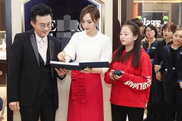 原创现实版的克拉恋人沈东军的倒台让唐嫣的资源一落千丈