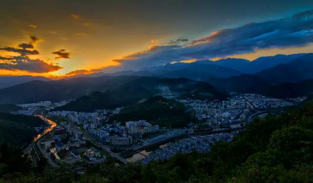 "一河,两湖,两山"广元青川真的很美_旅游_康养_国家
