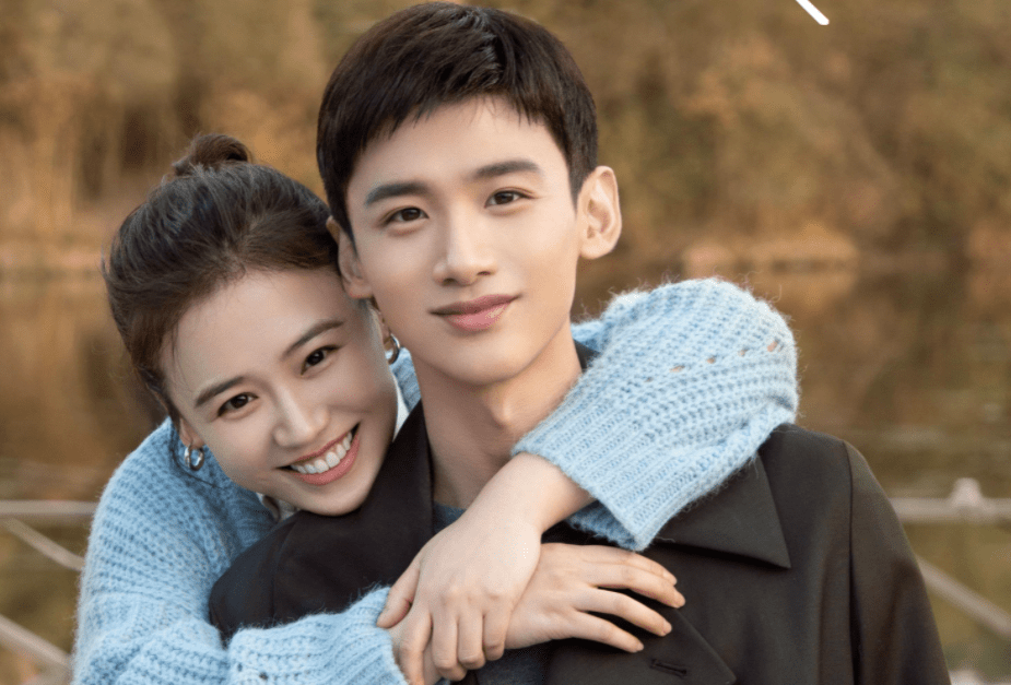 新川|剧没拍完就提前磕？白敬亭田曦薇《新川日常》路透，弹脑门甜到爆