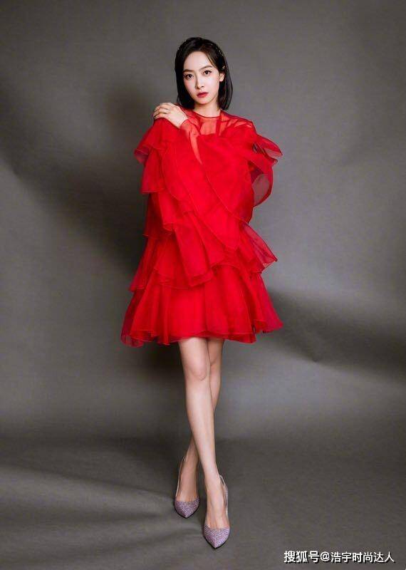 吊带 阚清子带火了一条裙子：蛋糕裙，减龄洋气有气质，不少明星都在穿