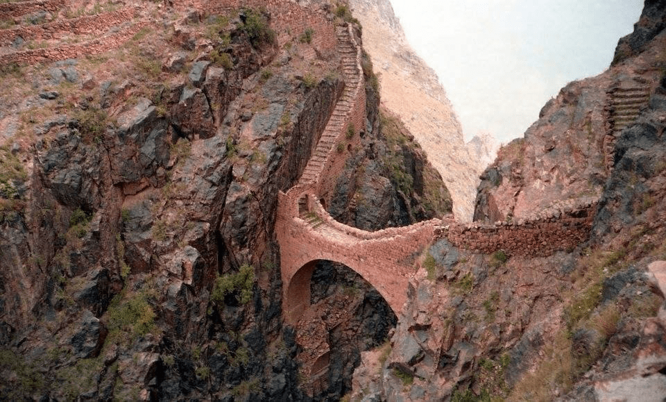 海拔2600米的桥梁，400多年依旧能使用，至今不知如何建造