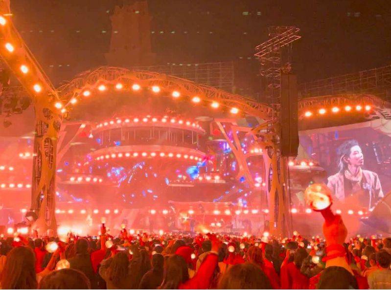 站票|华晨宇演唱会成蹦迪现场,全程站票好评不断,带你沉浸式体验狂欢