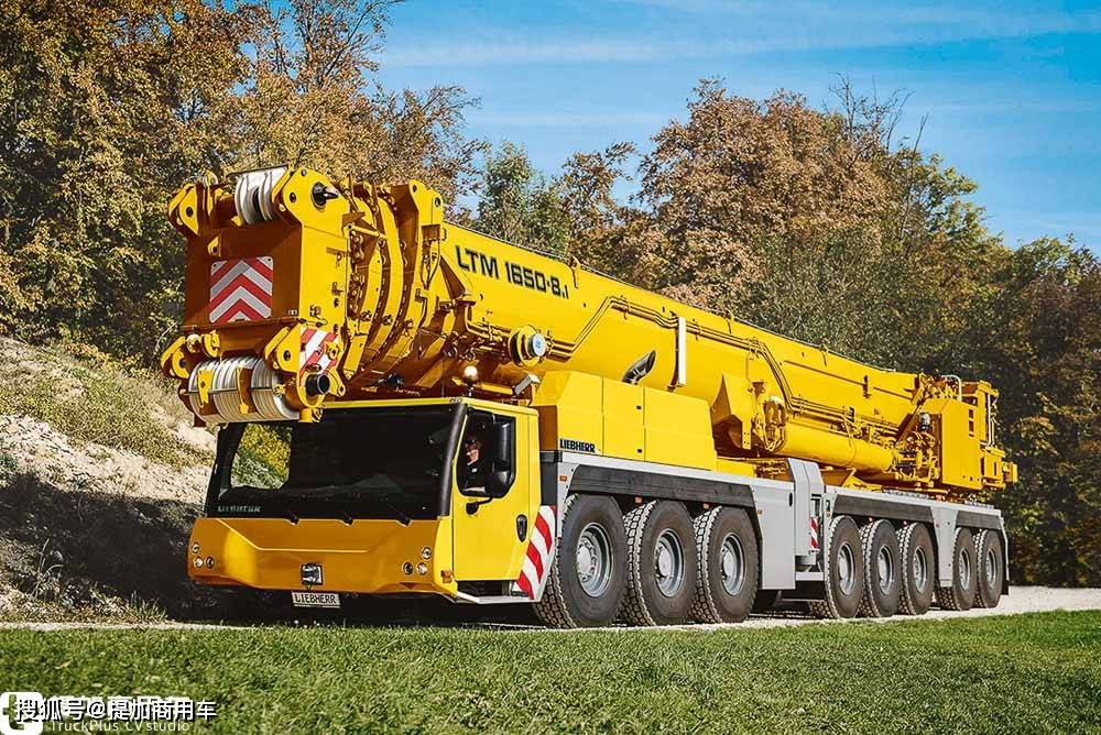 最大起重700吨利勃海尔全新8轴机皇ltm165081全地面起重机实拍