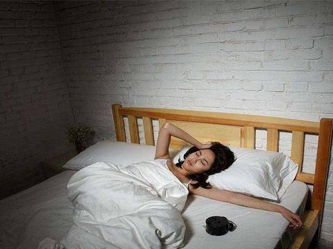 原创俗话说睡觉不能脚朝西头朝东是迷信还是有科学依据呢