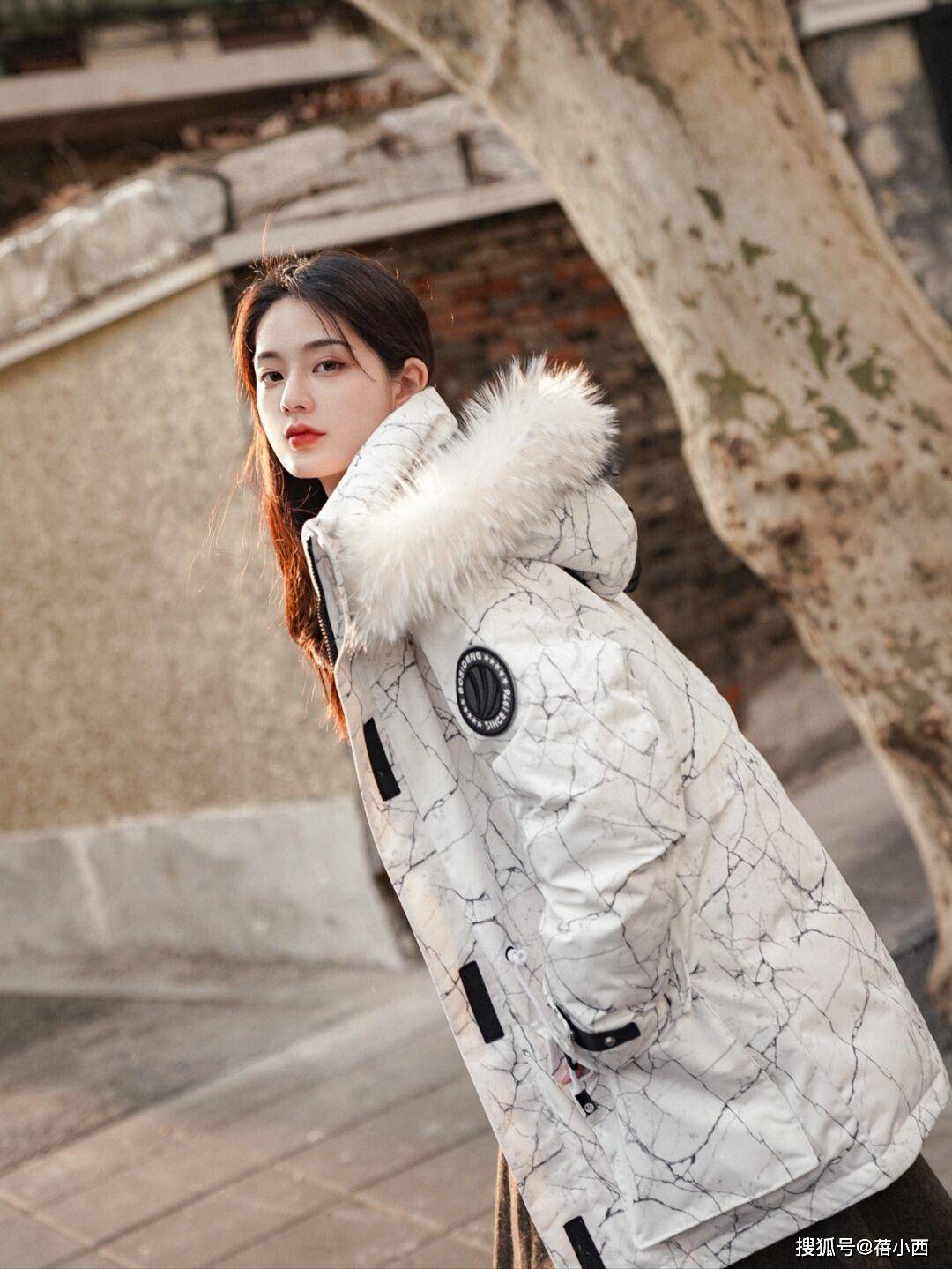黑色 时髦的女人，一定要有一件适合自己的“羽绒服”，已帮你选好款式