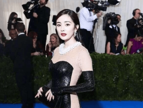 tvb女明星红毯秀身材 a6fa7ea9cf5b48648390de3d14b7e125.png