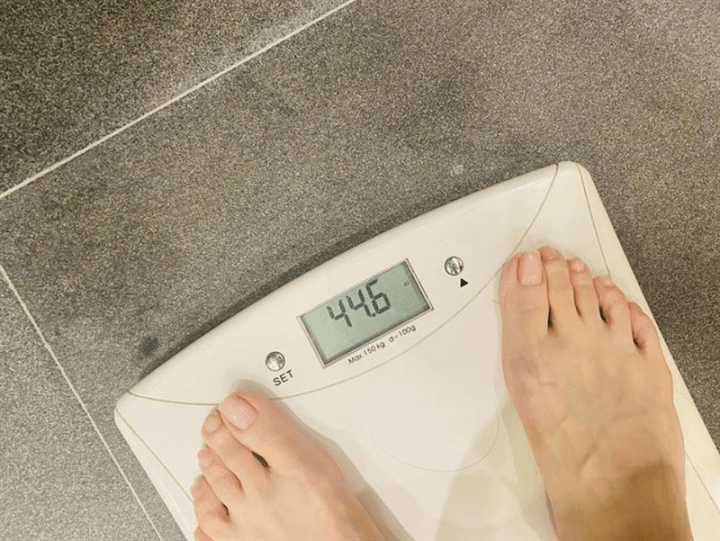 靠著饮食及运动保持体态,她过去曾透露,体重一直保持在45到46公斤