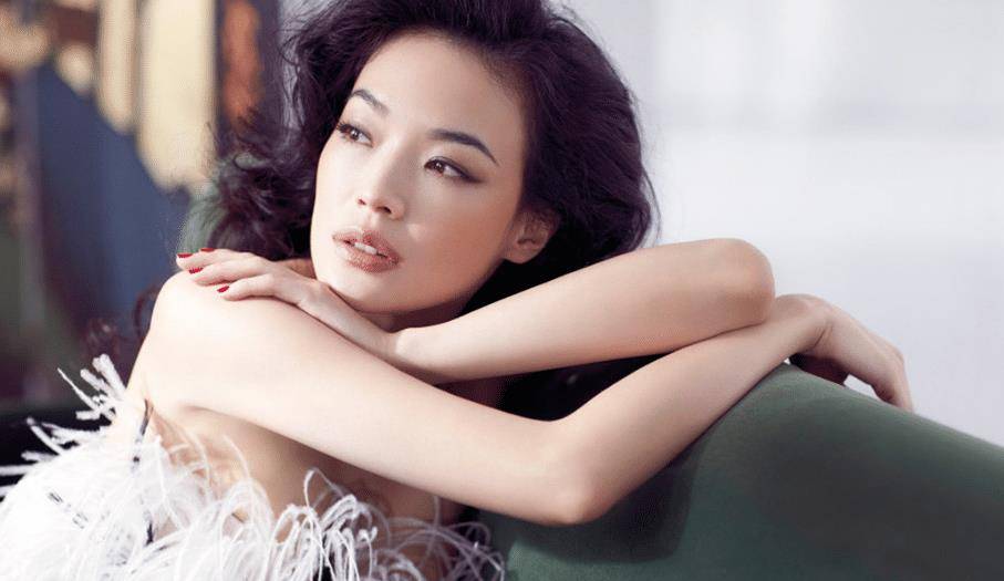 女神 舒淇活动穿搭近照,黄色系穿搭超显肤色,仙气十足