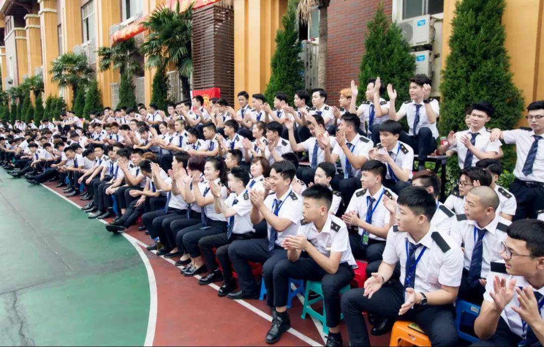 职场 年入20亿!“开天眼”的文峰老板,上海滩浩哥火了