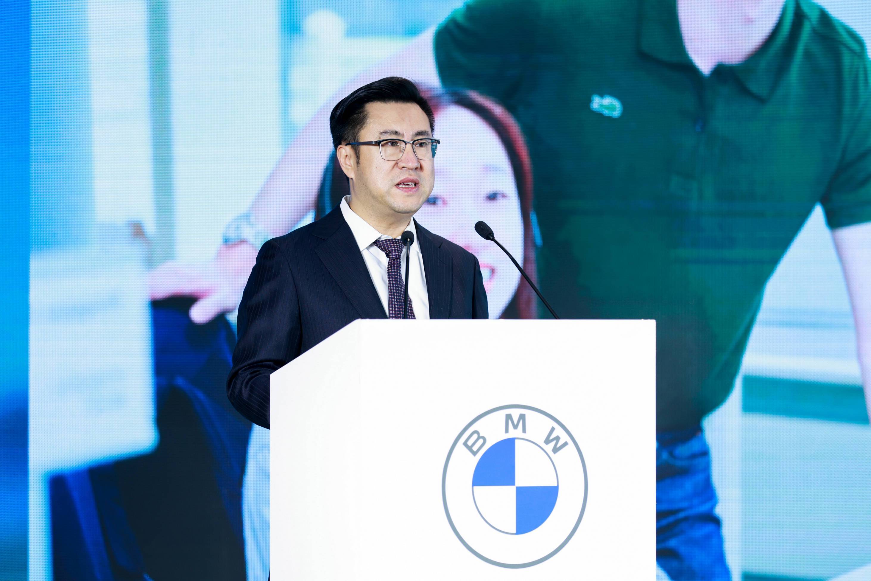 华晨宝马汽车有限公司人力资源高级副总裁上官楠林也在随后的讲话中