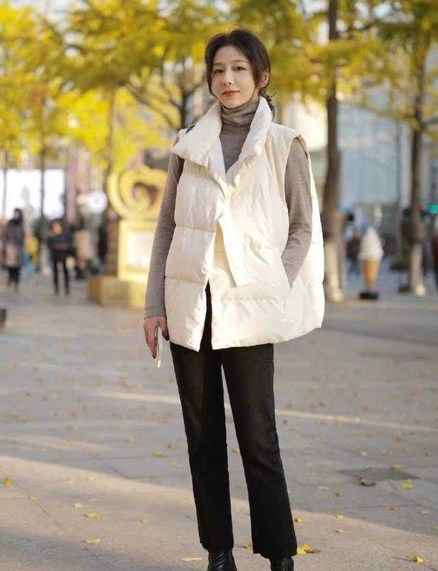 效果 街拍:20-30岁的素人小姐姐分享实用穿搭,保暖又高级,告别臃肿