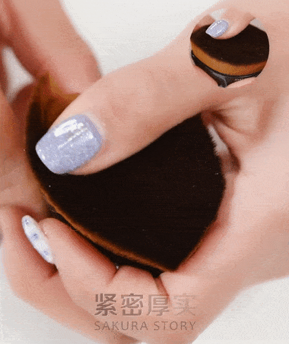 毛孔有一种“尴尬”叫女星卡粉，在高清镜头下，卡粉斑驳很真实
