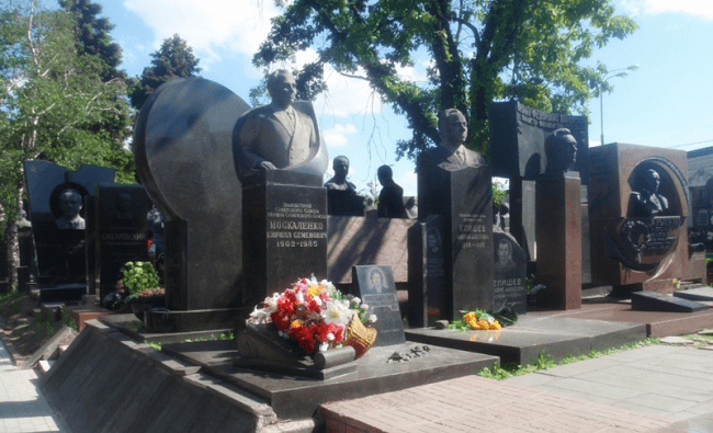 王明是中国人，为何死后会葬在莫斯科，而且是名人公墓？