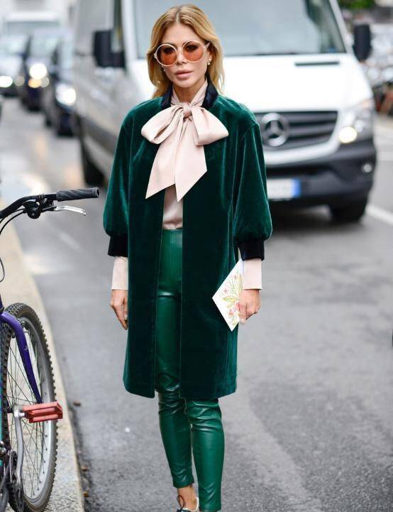 漂亮 今年漂亮女人选“彩色款”,时髦又多彩很亮丽