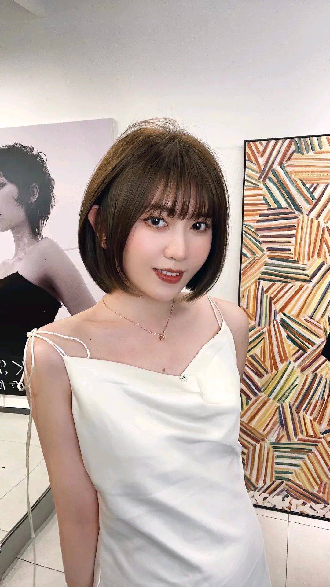 发型烫小卷烫大卷波波头潮色短发16款，时尚显瘦颜值高，你最想剪哪种