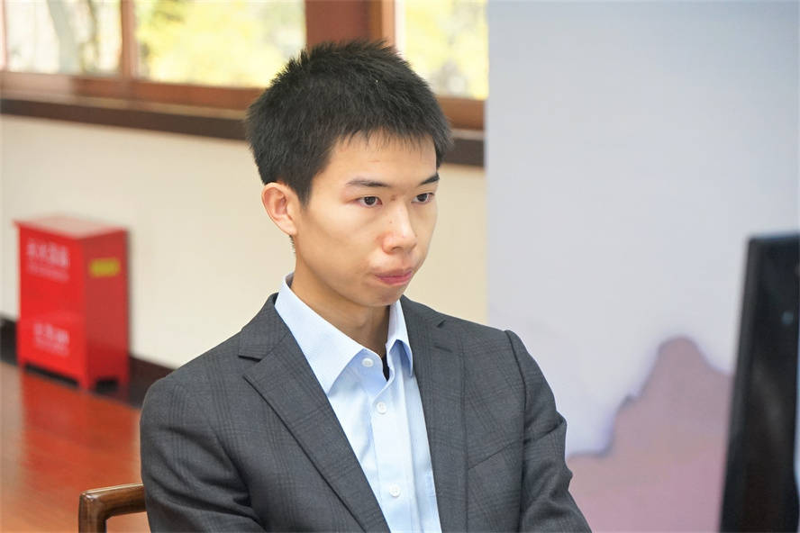 许家元吃子输棋 辜梓豪二夺阿含桐山杯_白棋_张栩_快棋