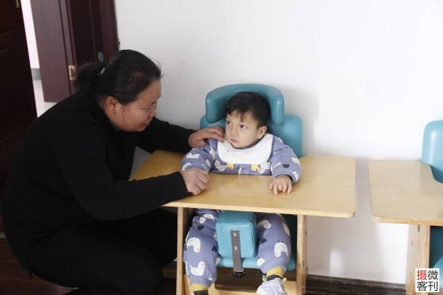 丈夫|年轻妈妈患重病选择放弃，和丈夫商量先救儿子