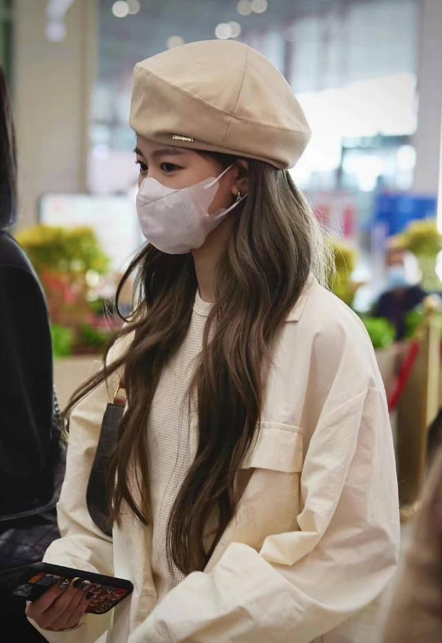 乐华新|乐华新女团即将迎来出道首秀,机场图片活力满满,金子涵瘦了不少