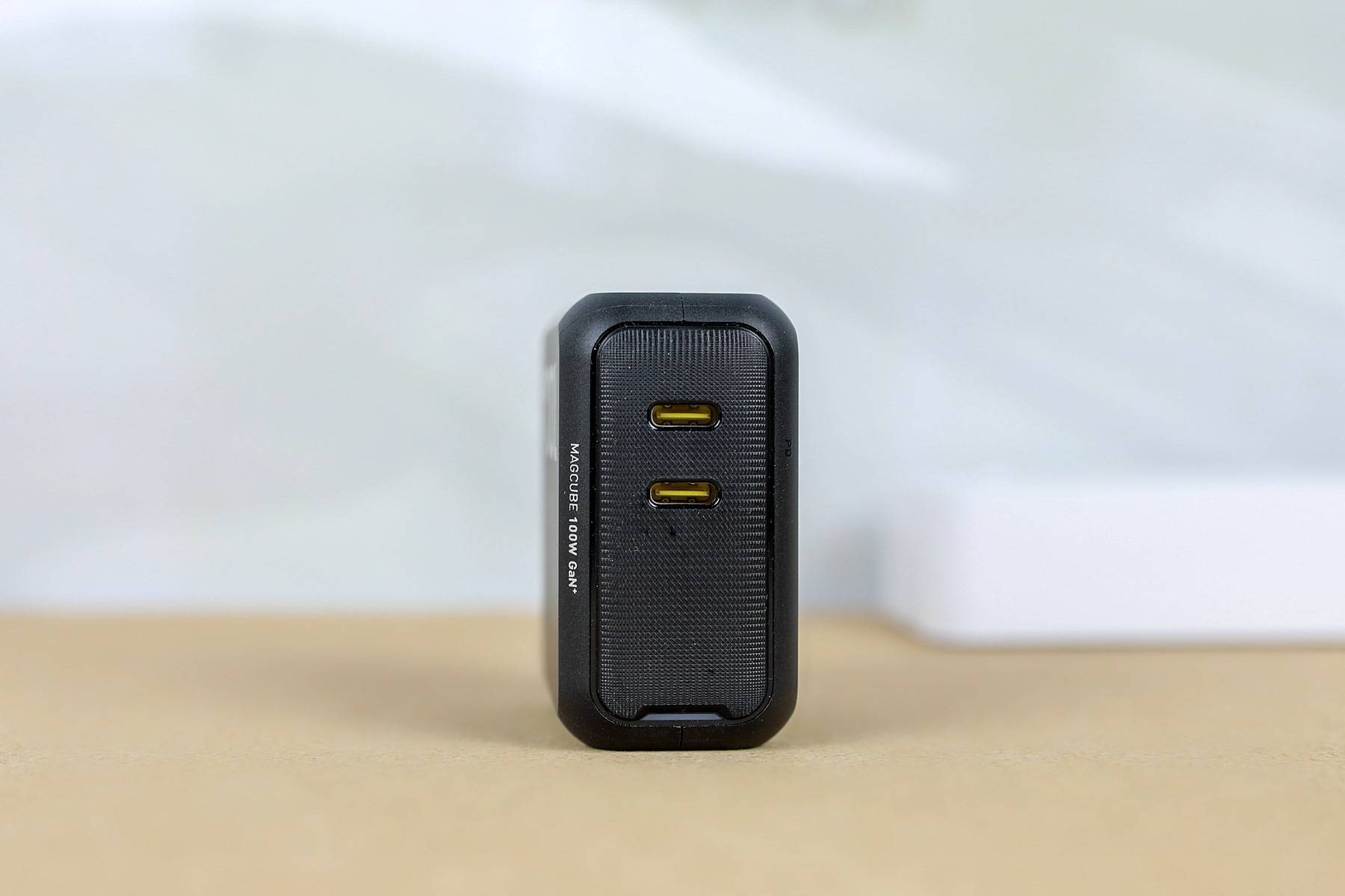 双USB-C智能快充,Aohi Magcube 100W氮化镓快充体验