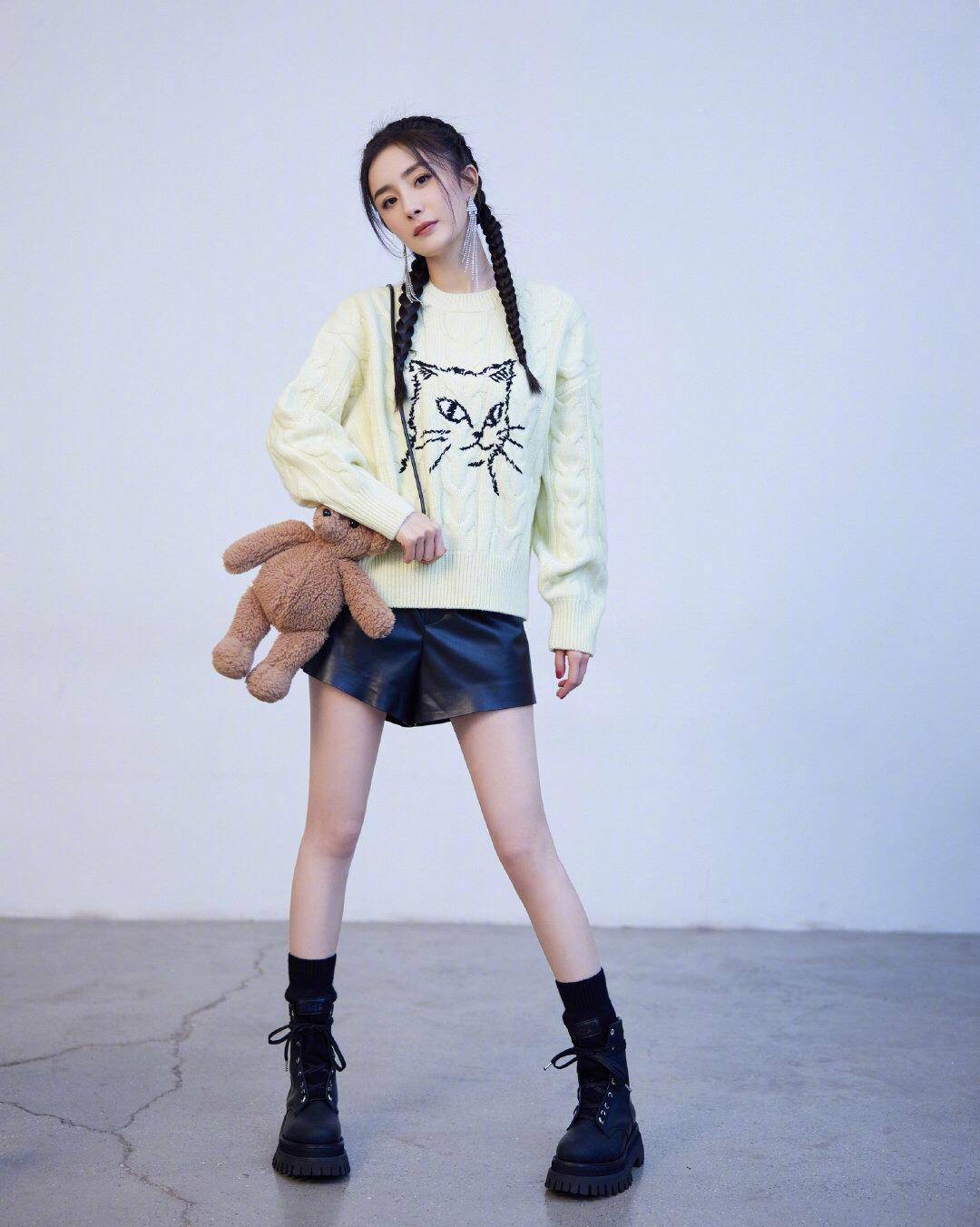 大腿 一双美腿，是杨幂最直接的名片！