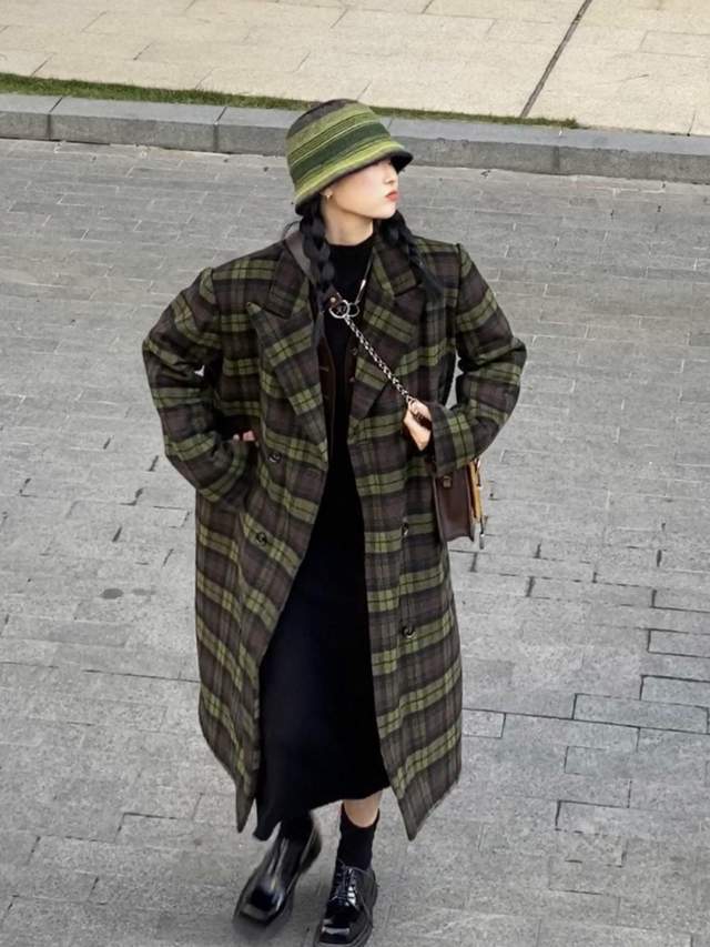 身材 今冬试试“针织连衣裙+大衣”，让你既有风度又有温度，温暖优雅