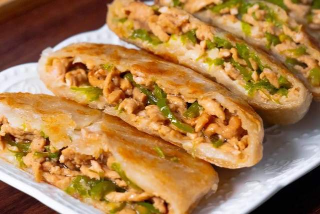 好吃又省事的懒人必备青椒肉丝饼,上班族轻松做起来_里脊_家人_味道
