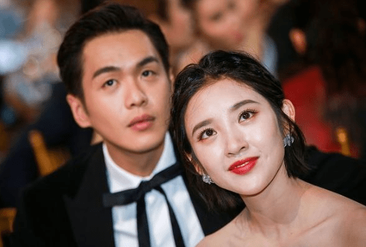 撞车后张若昀挺气愤地从车上下来,对着张艺馨就吐槽,你刚拿的驾照吗?