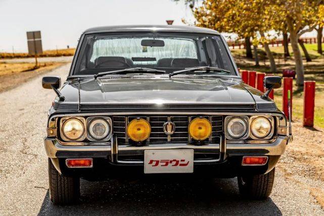 第四代丰田皇冠至今看来依然充满气场