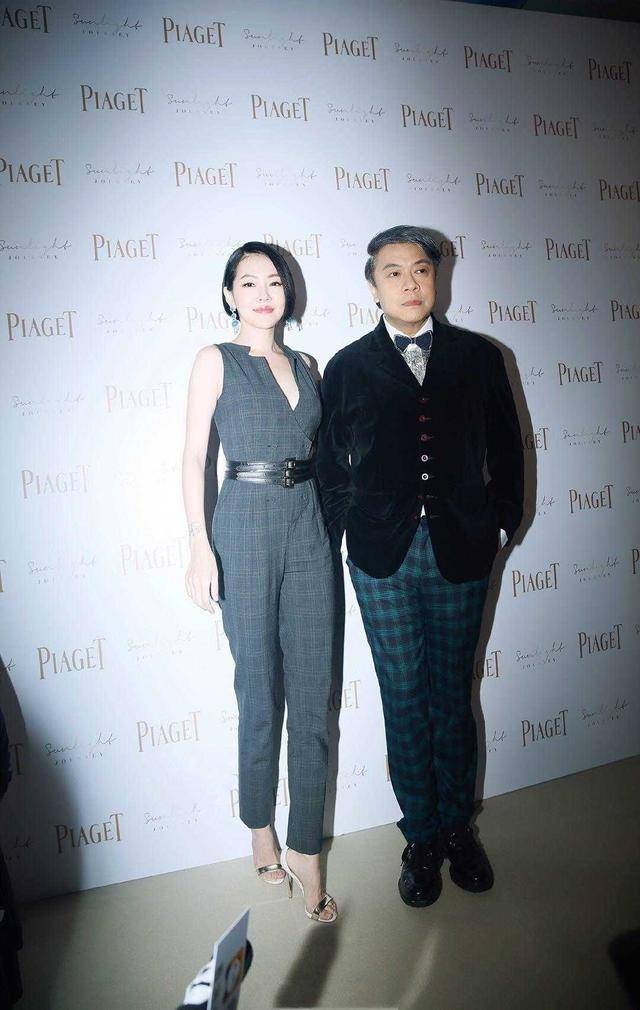 高跟鞋 小S蔡康永太默契！一个穿连体裤性感优雅，一个穿格纹裤利落帅气