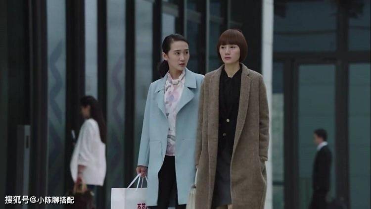 颜色 唐晶、苏明玉“大衣+内搭”的穿衣思路，普通人也可以照搬