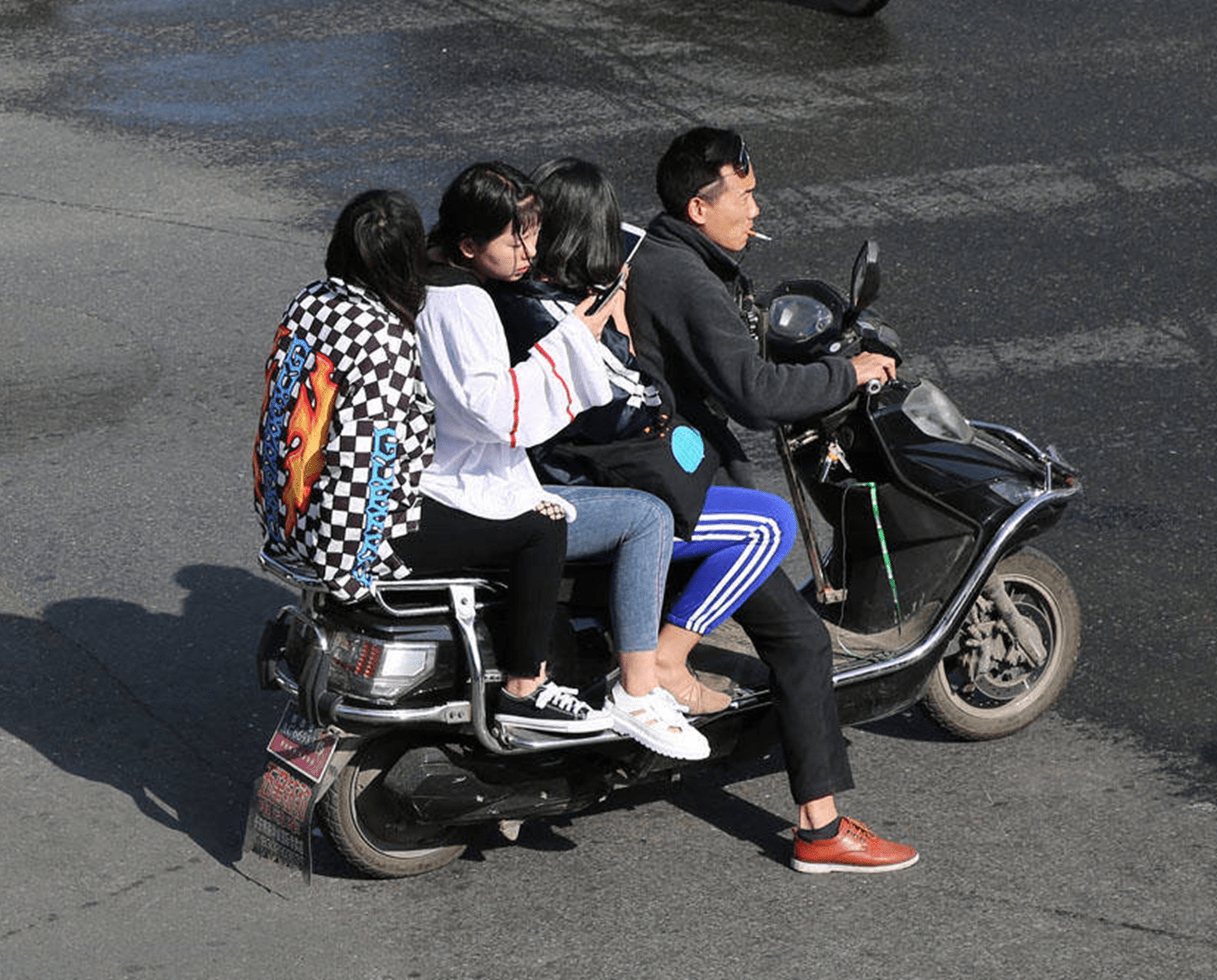 电动车载人被限制后