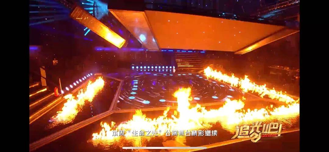 喜剧|《我们的滚烫人生》《冠军对冠军》开播；《一年一度喜剧大赛》开启新赛段