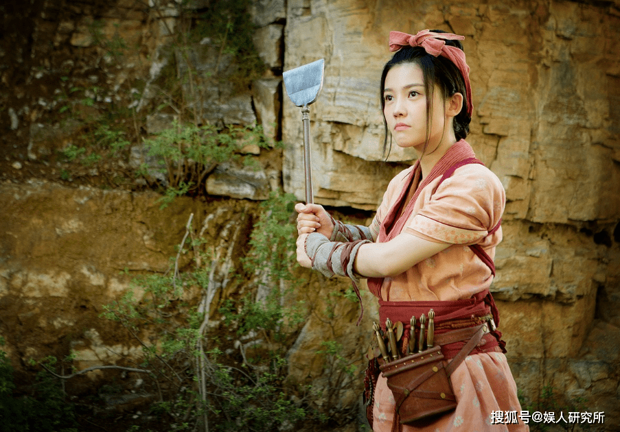 杨子姗|杨子姗录节目暴露洁癖症，因摄像未穿鞋套崩溃大哭，家中盖满白布