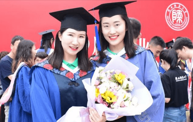 这一限制条件,使得大专生,本科肄业生,自考大专生等身份的考生,无缘