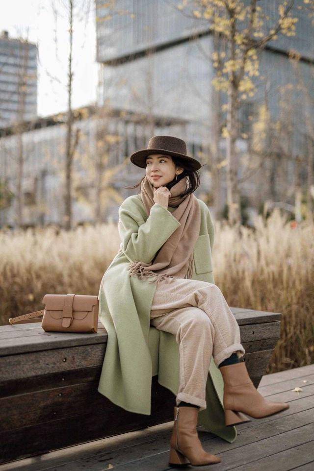 颜色 小个子女生这样穿时髦大气，大衣搭配针织衫+阔腿裤，显高又显瘦