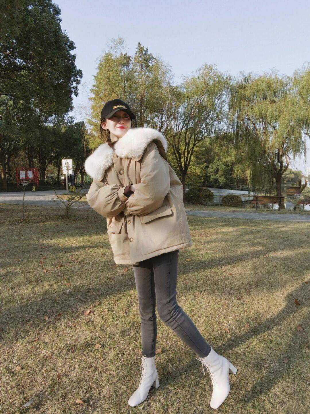 美眉 冬季外出穿“羽绒服”，这才是最佳穿法，实用百搭又气质