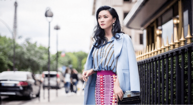 好身材 45岁田海蓉真抗老！条纹衬衫搭配包臀裙干练精致，韵味十足