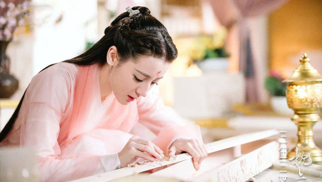 因为|热巴搭档龚俊演古偶，《帝皇书》中枪，长成这样就别演古装美人了