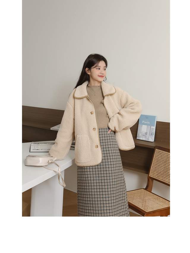 颜色 比大衣暖和，比羽绒服时尚，冬天的羊羔毛外套比想象更漂亮