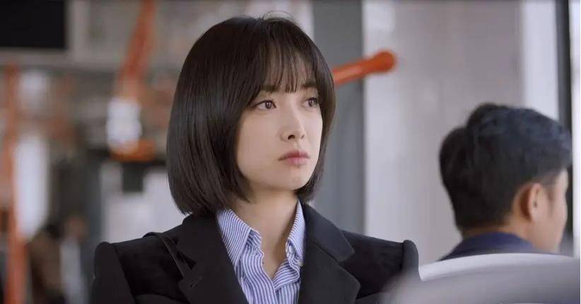 碰撞|罗云熙宋茜毫无cp感！男主身形修饰全靠“垫肩”，没古装惊艳