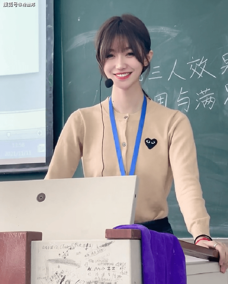 美女老师走红,网友直呼"想上课",简直是招生活招牌_视频_姐姐_佳雪