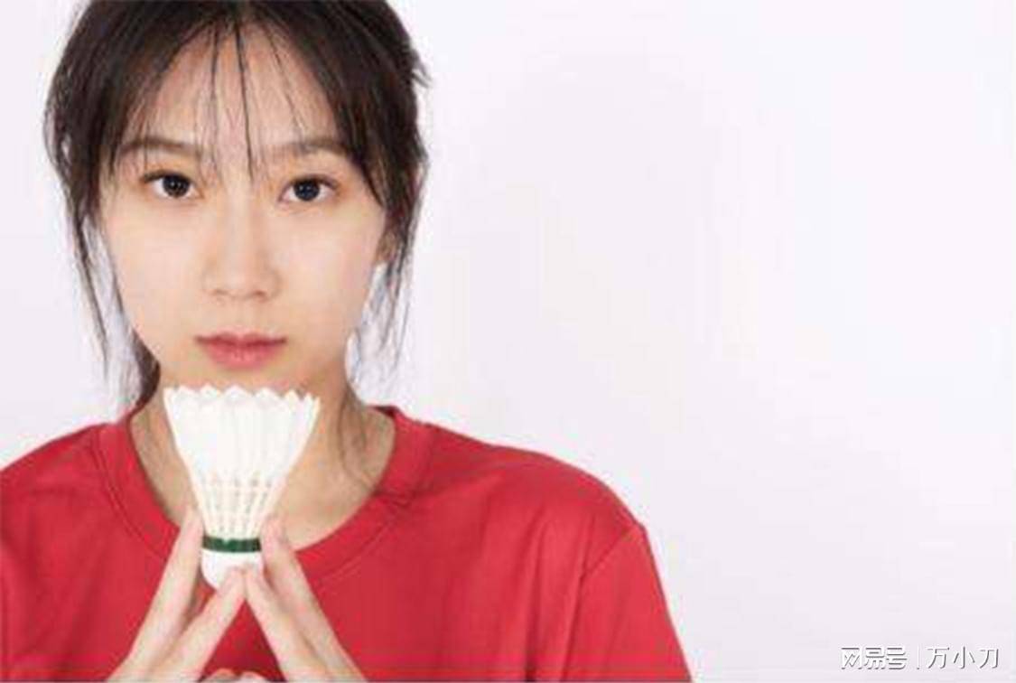 原创网友纷纷留言求她穿黑丝00后羽毛球小天后的成功秘籍
