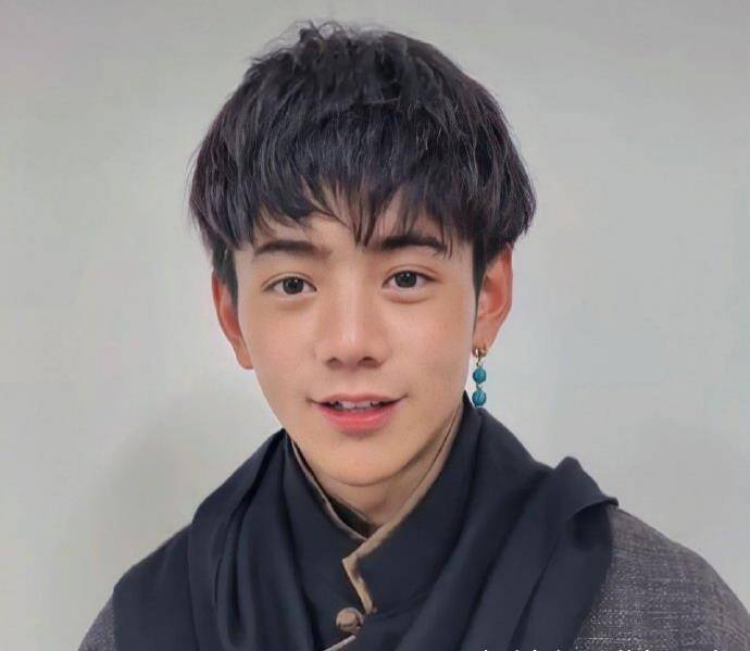 流量|《丁真的世界2》将上线,制作方借丁真薅流量,粉丝抱怨难有好感