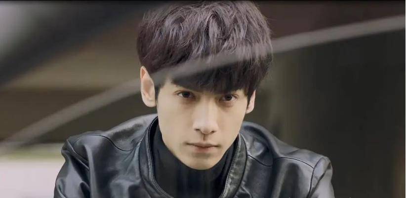 碰撞|罗云熙宋茜毫无cp感！男主身形修饰全靠“垫肩”，没古装惊艳