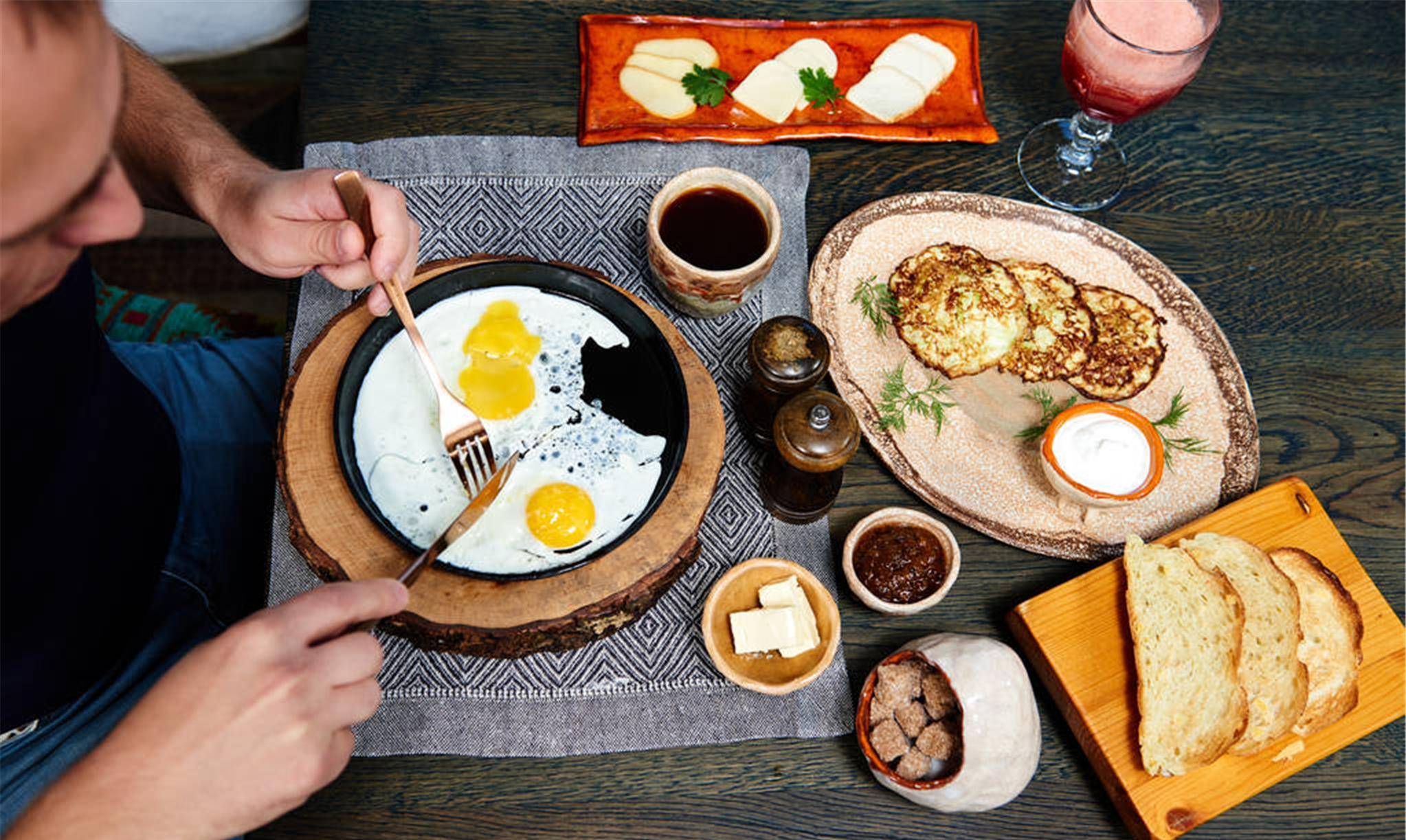 睡眠|晨起时,若身体出现3个表现,或是疾病的信号,请及时干预